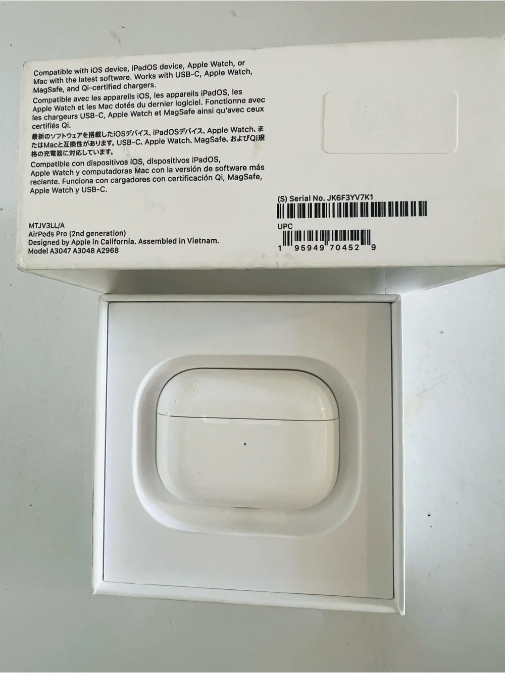 Apple AirPods Pro 2th Generation Charging Case in Working Good Case and Box